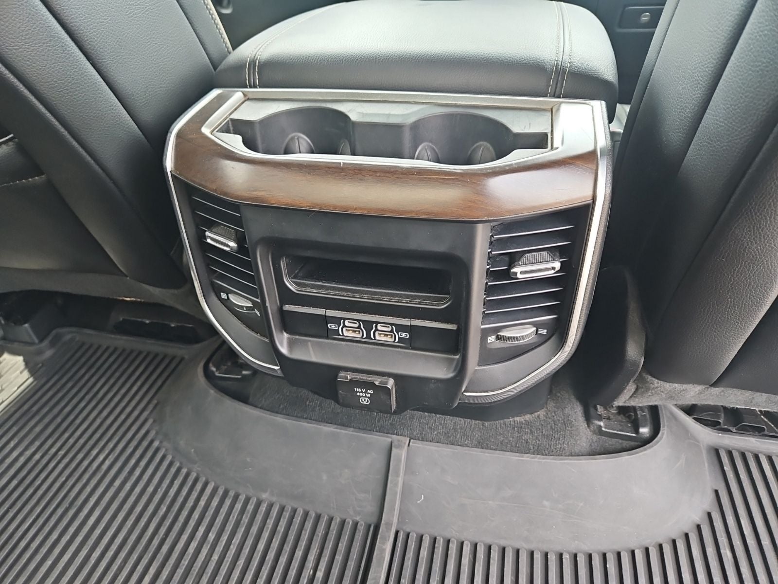 2022 RAM 1500 Laramie Crew Cab 4x4 6'4' Box