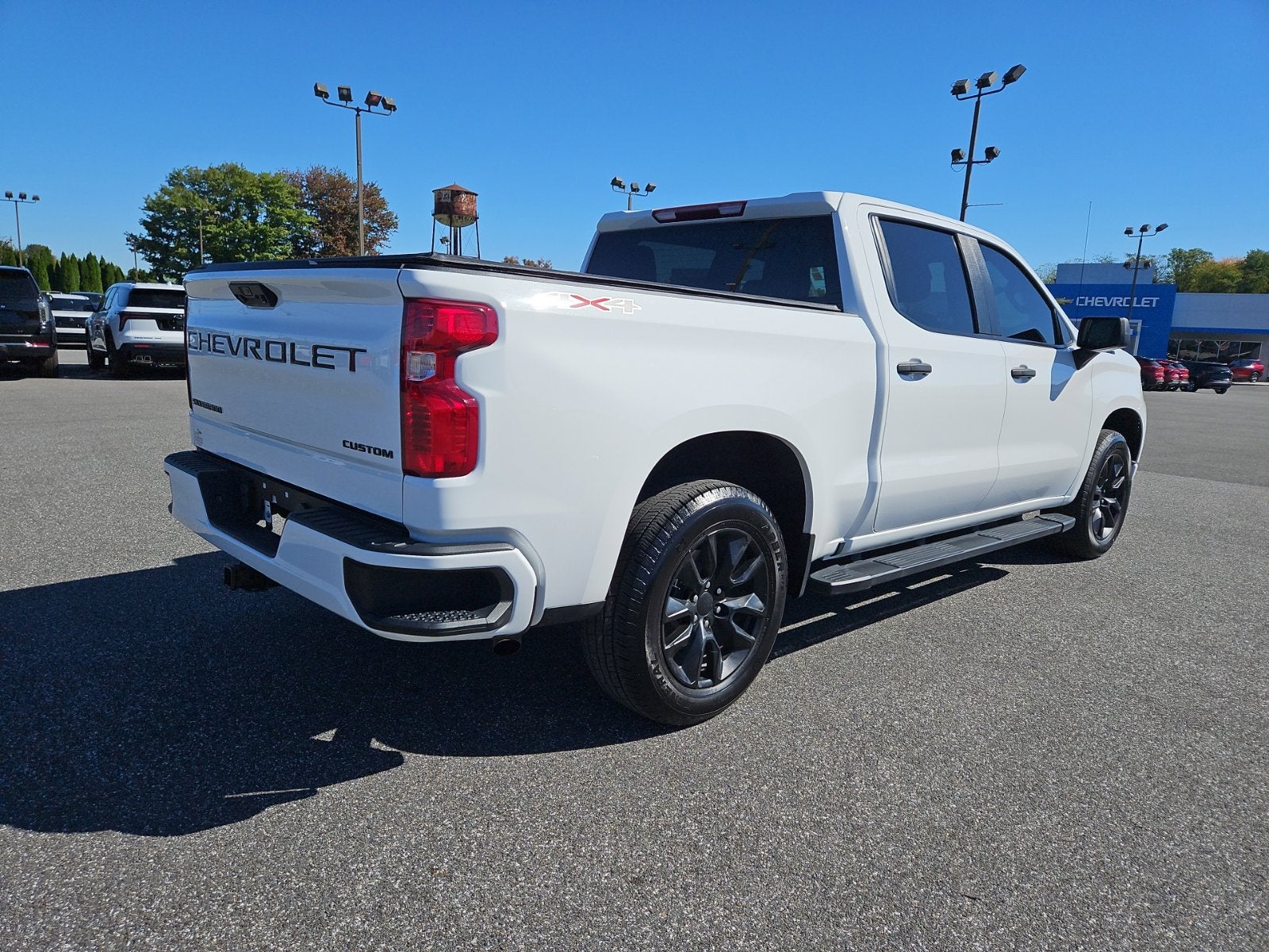 2024 Chevrolet Silverado 1500 4WD Crew Cab Short Bed Custom