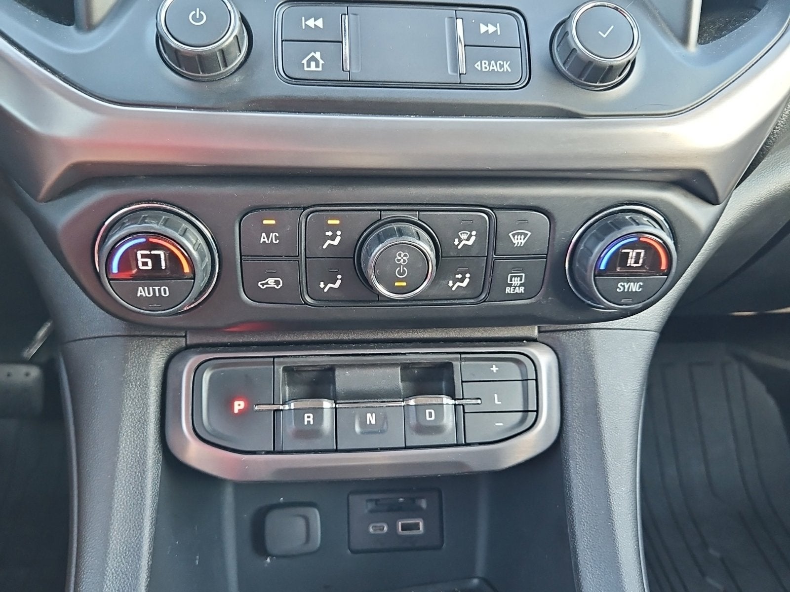 2021 GMC Acadia AWD AT4