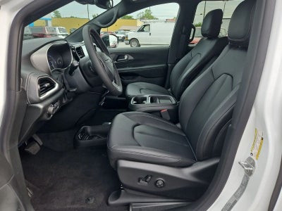 2027 Chrysler Pacifica PACIFICA SELECT
