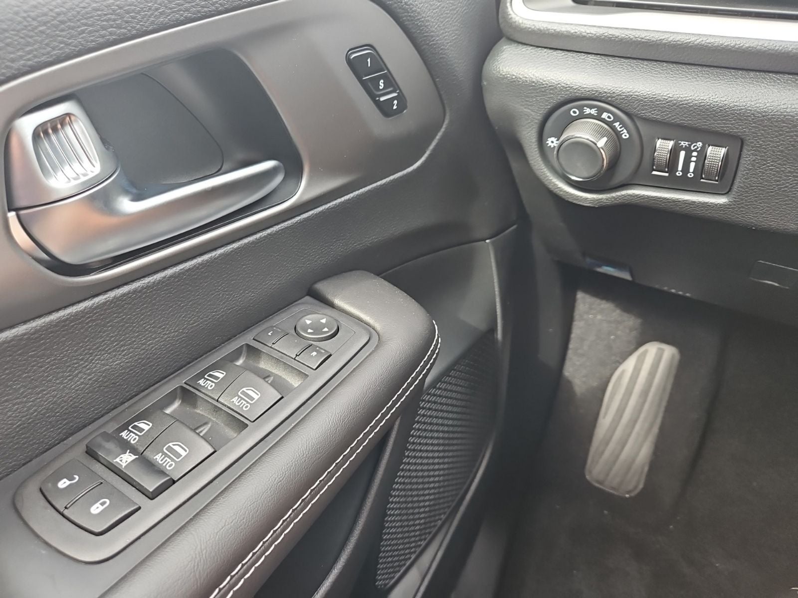 2027 Chrysler Pacifica PACIFICA SELECT