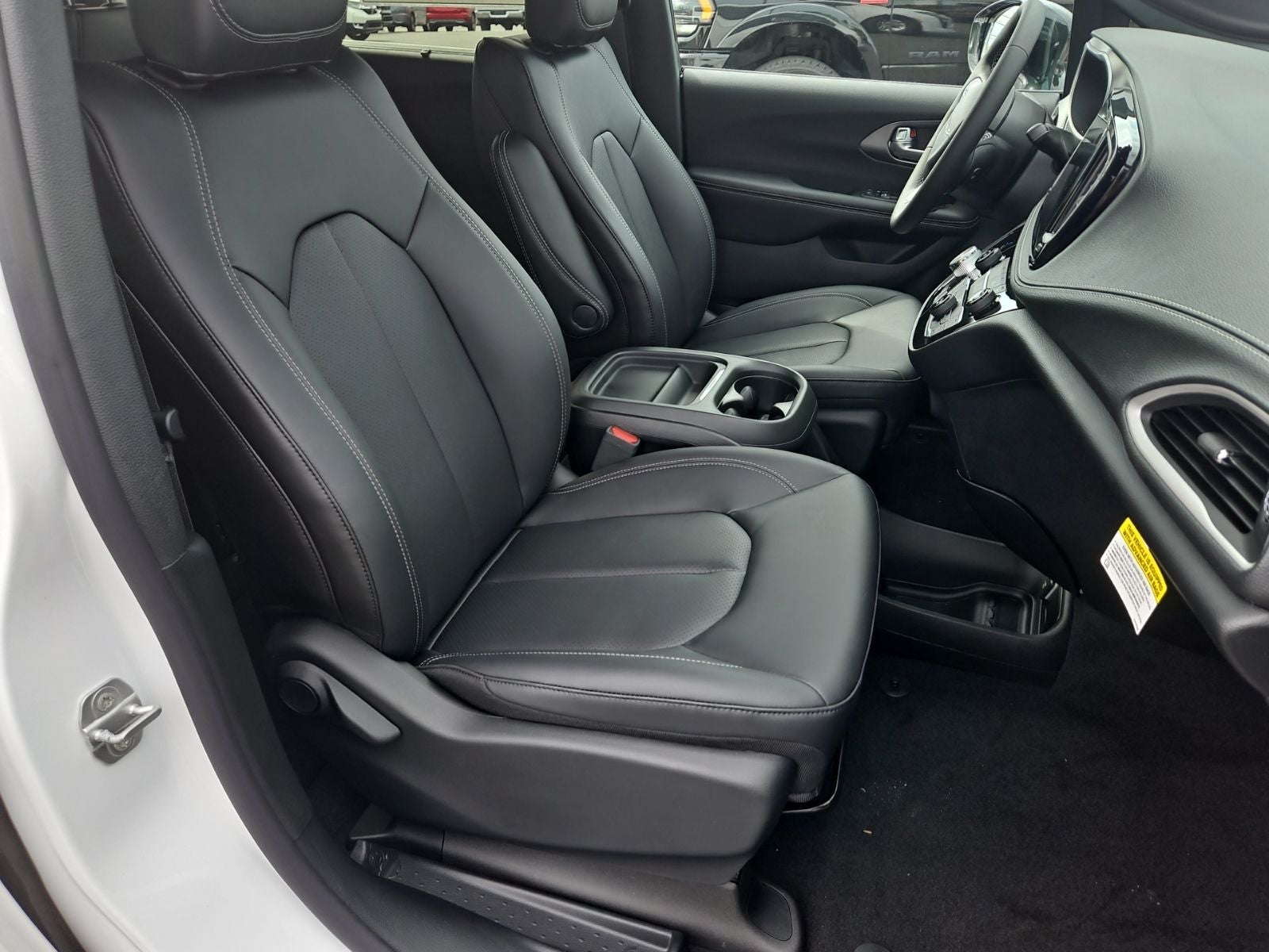 2027 Chrysler Pacifica PACIFICA SELECT