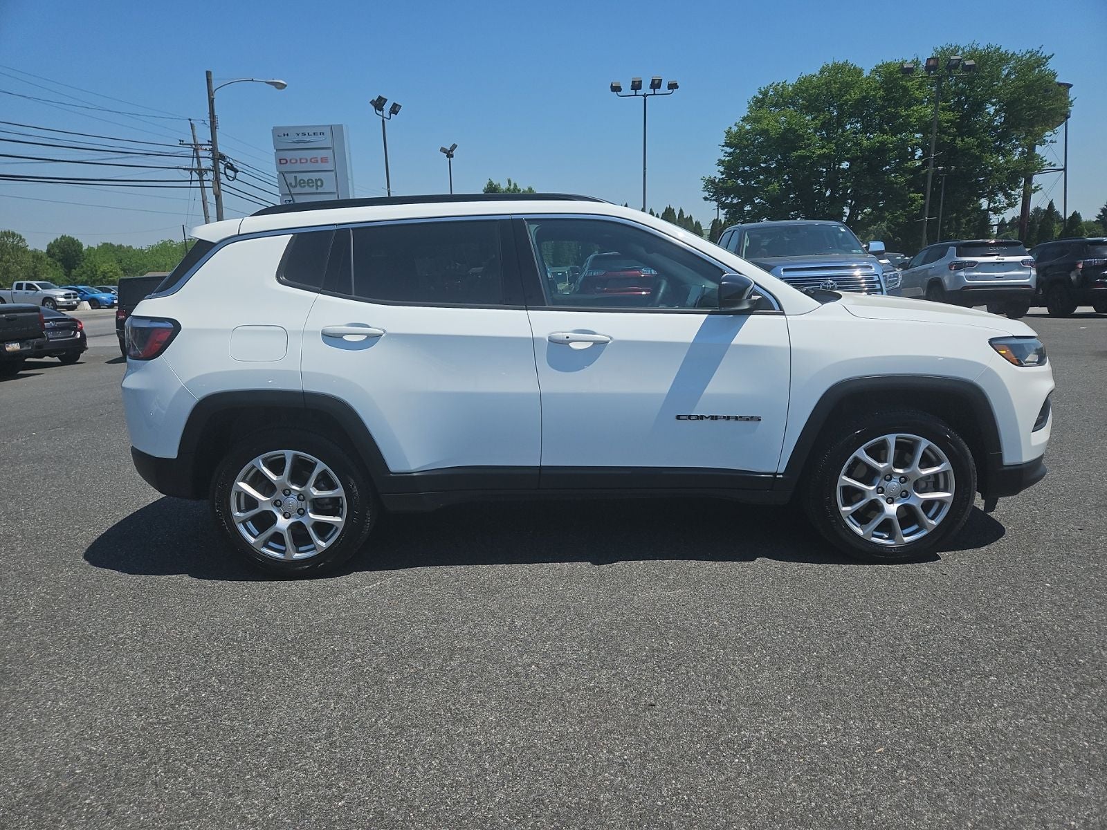 2023 Jeep Compass Latitude Lux FWD