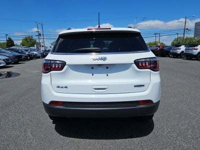 2023 Jeep Compass Latitude Lux FWD