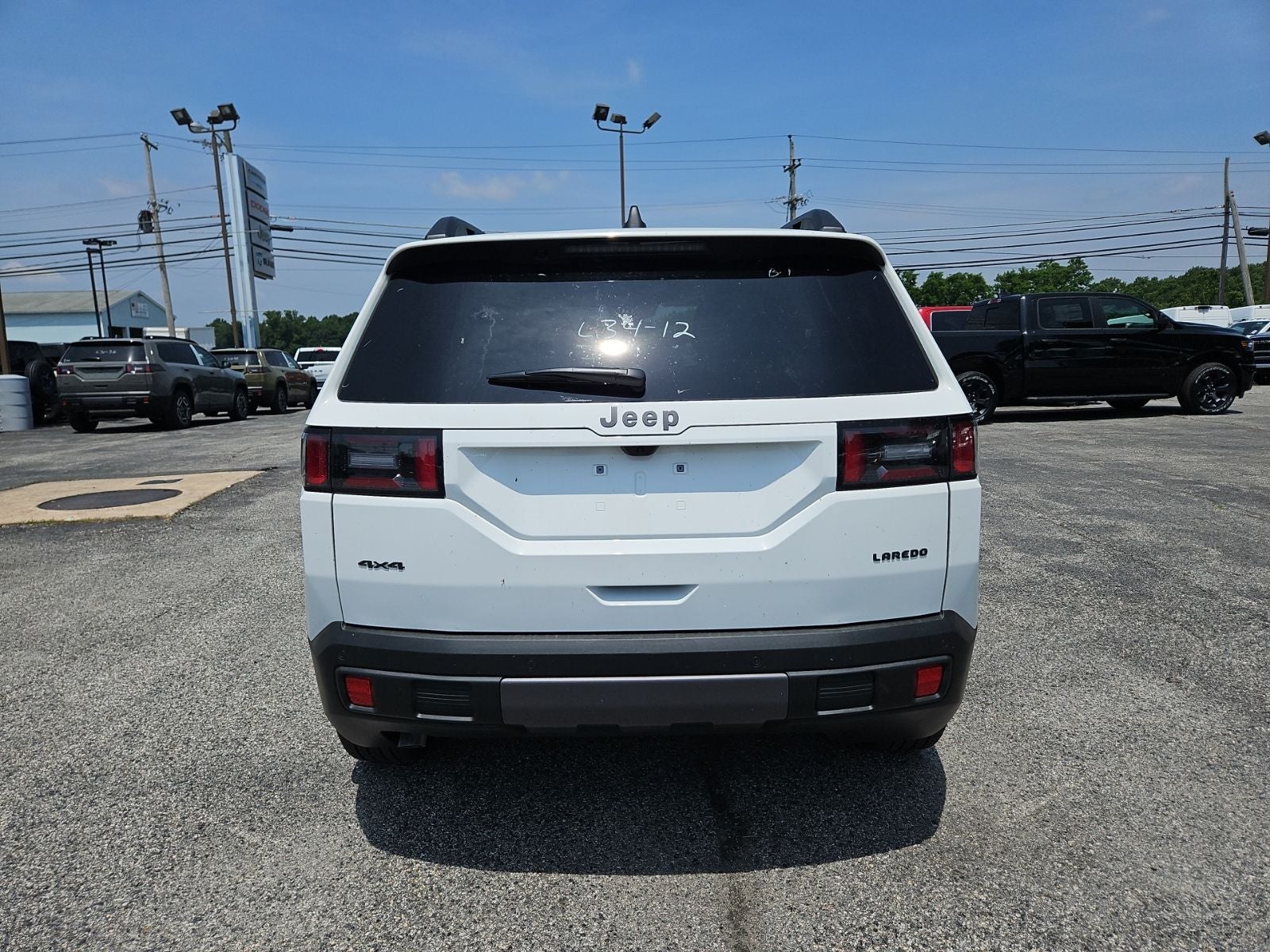 2026 Jeep Cherokee CHEROKEE LAREDO 4X4