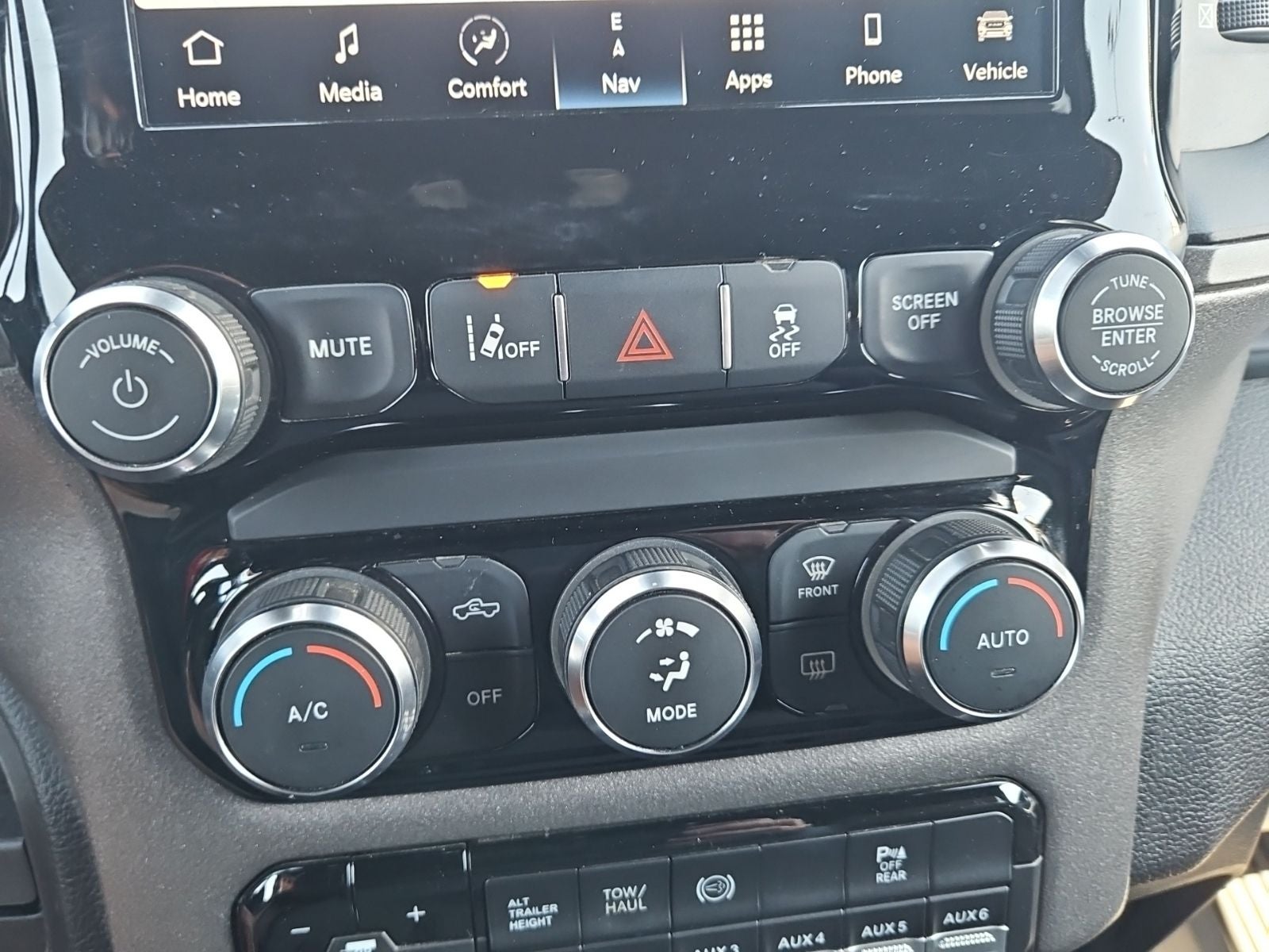 2022 RAM 3500 Tradesman Crew Cab 4x2 8' Box