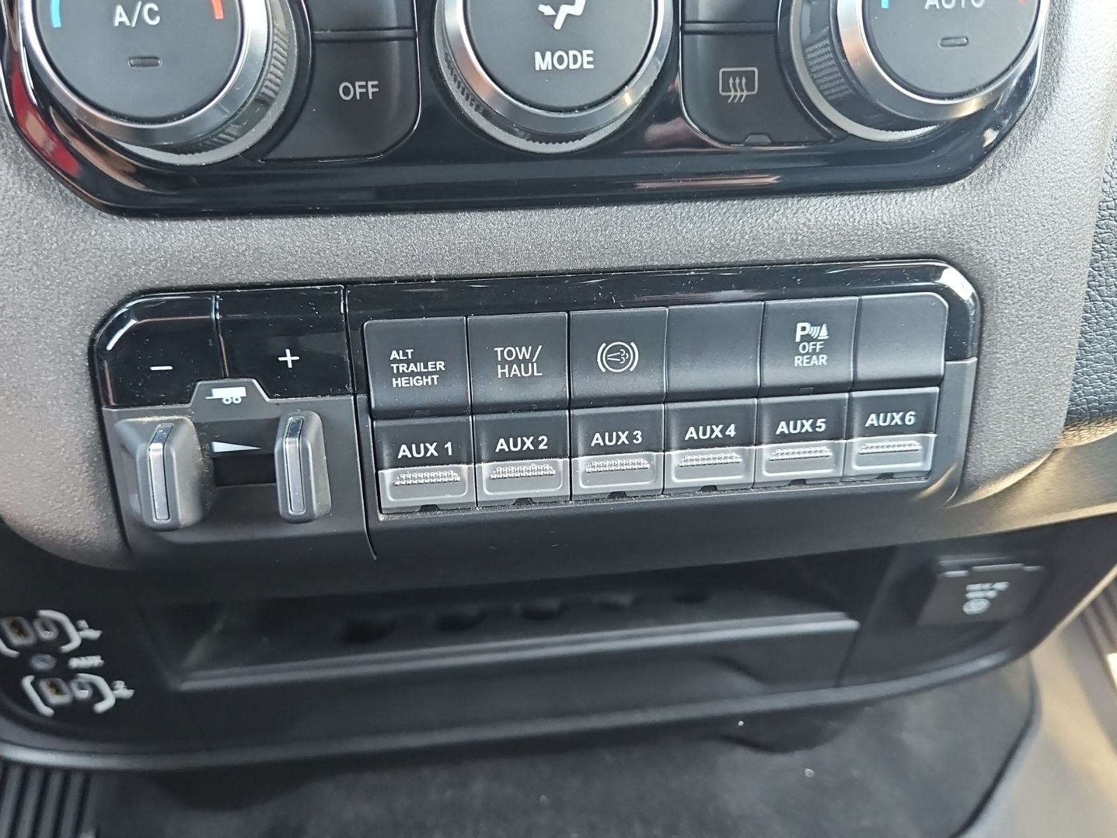 2022 RAM 3500 Tradesman Crew Cab 4x2 8' Box