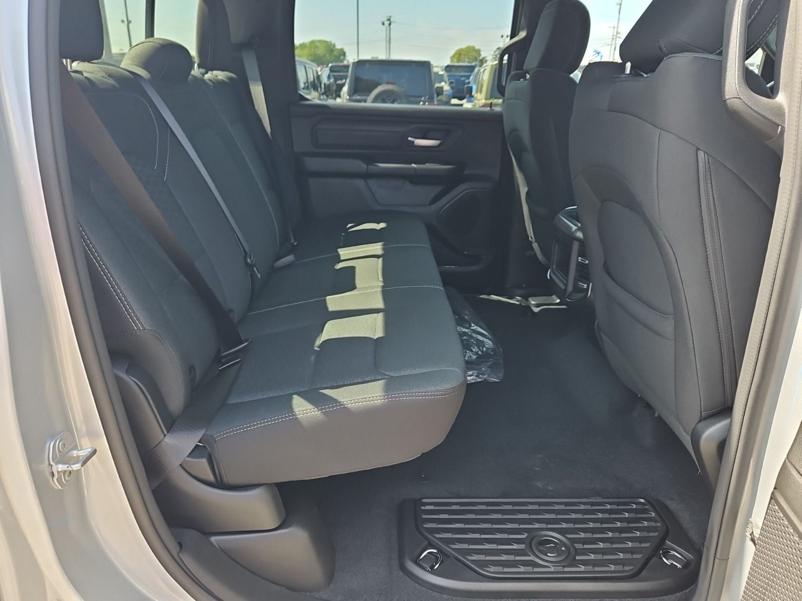 2026 RAM 1500 RAM 1500 EXPRESS CREW CAB 4X4 5'7' BOX