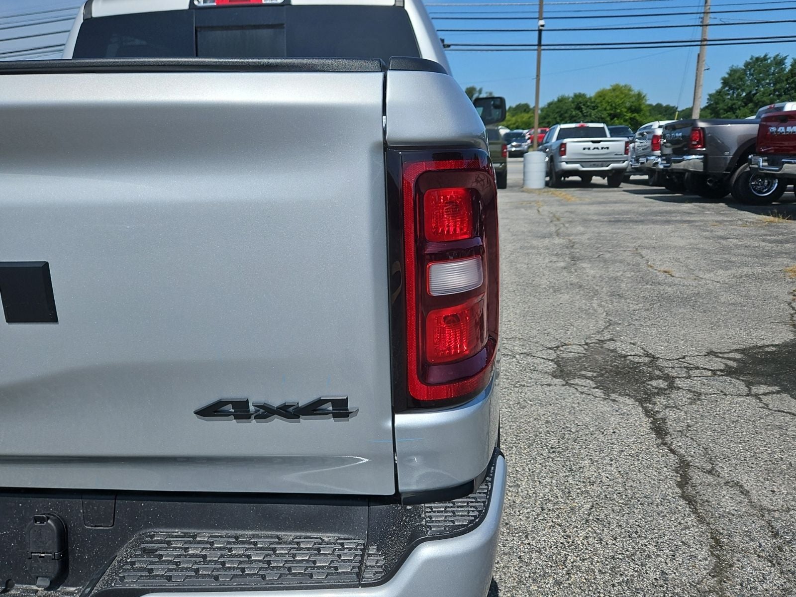 2026 RAM 1500 RAM 1500 EXPRESS CREW CAB 4X4 5'7' BOX
