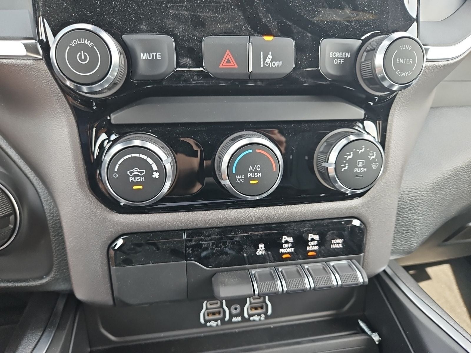 2026 RAM Ram 1500 RAM 1500 EXPRESS CREW CAB 4X4 5'7' BOX