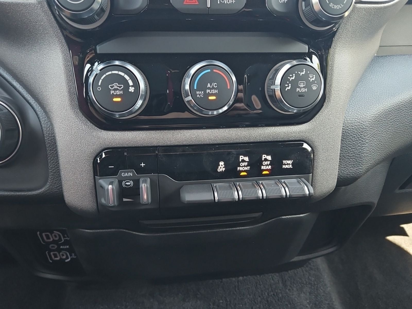 2026 RAM 1500 RAM 1500 EXPRESS CREW CAB 4X4 5'7' BOX
