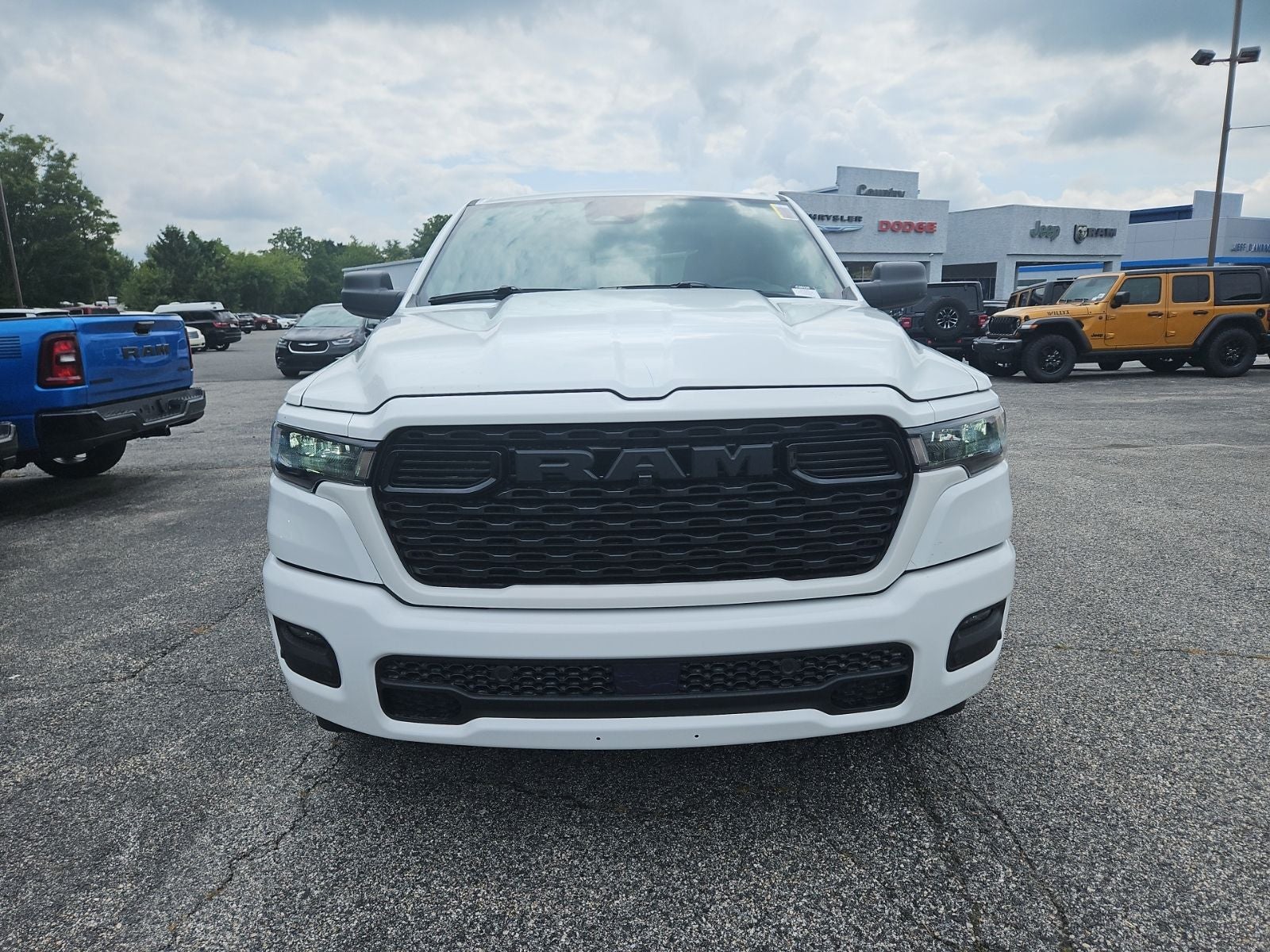 2026 RAM 1500 RAM 1500 EXPRESS CREW CAB 4X4 5'7' BOX