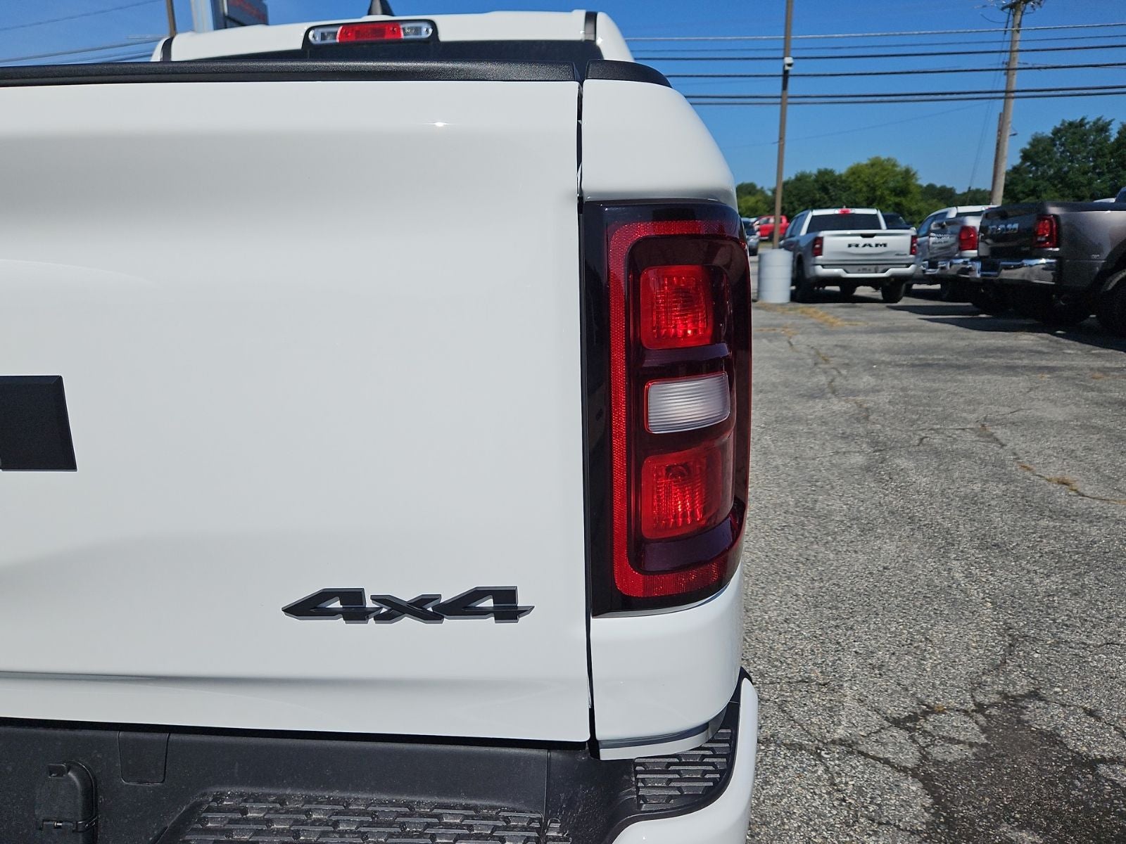 2026 RAM 1500 RAM 1500 EXPRESS CREW CAB 4X4 5'7' BOX