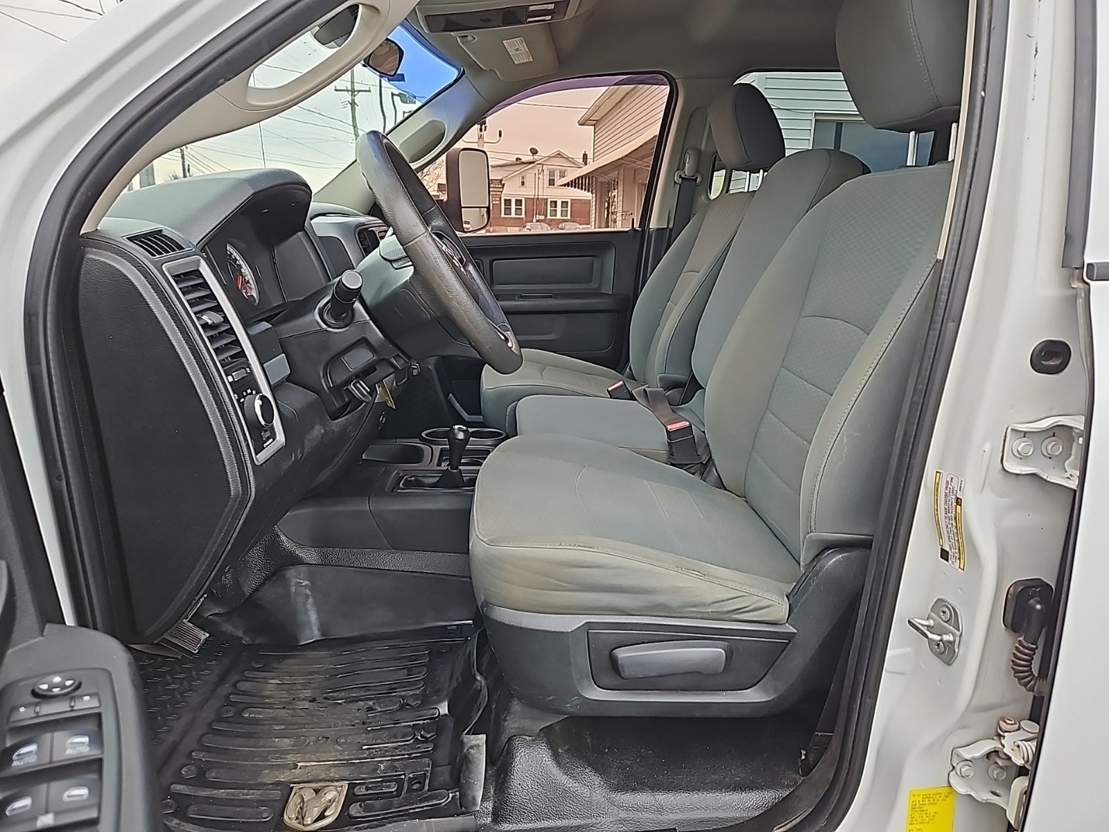 2018 RAM 3500 Chassis Tradesman/SLT/Laramie