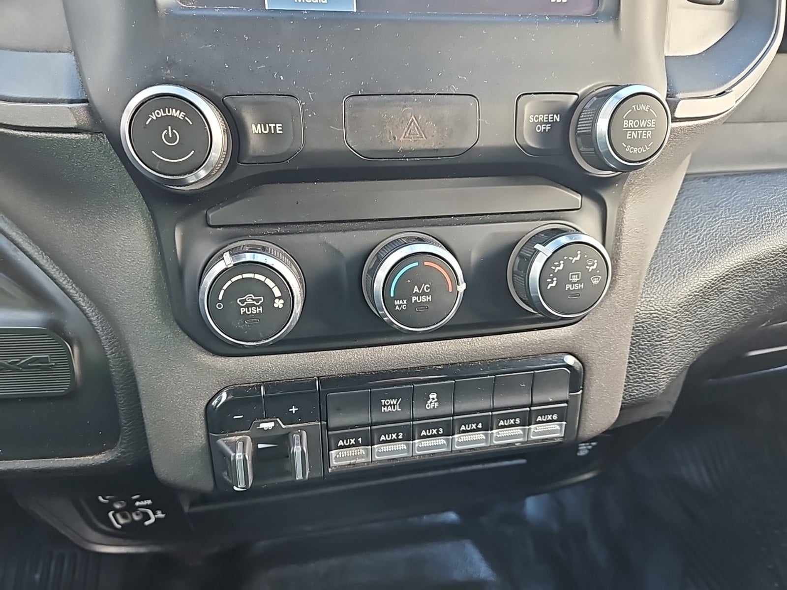 2022 RAM 3500 Chassis Tradesman/SLT/Laramie/Limited