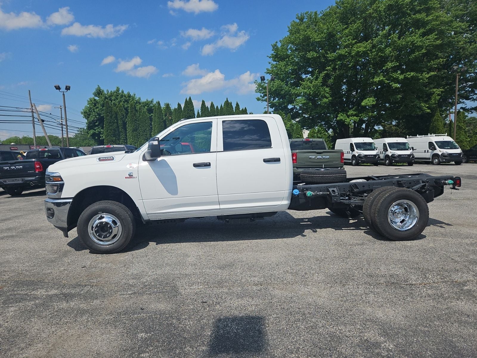 2026 RAM Ram 3500 Chassis Cab RAM 3500 TRADESMAN CREW CAB CHASSIS 4X4 60' CA