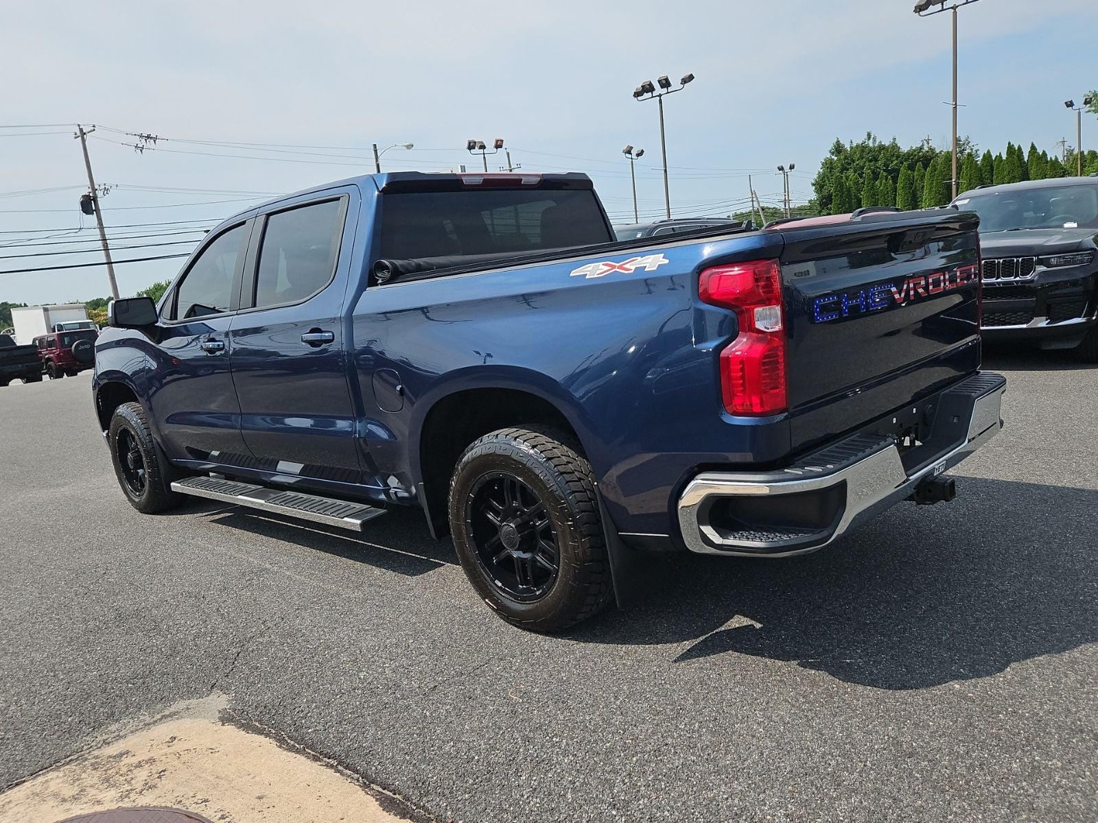 2023 Chevrolet Silverado 1500 4WD Crew Cab Short Bed LT with 2FL