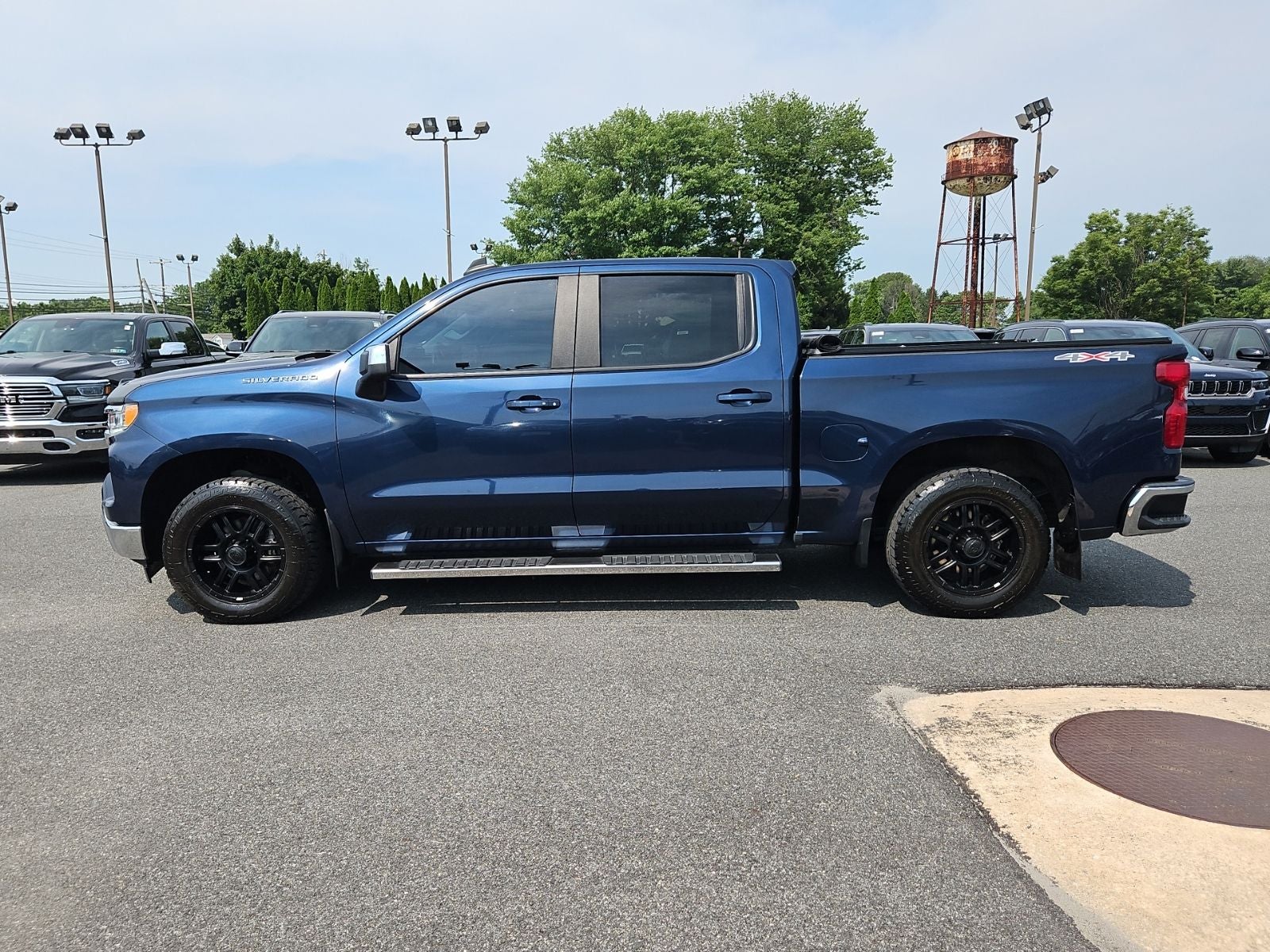 2023 Chevrolet Silverado 1500 4WD Crew Cab Short Bed LT with 2FL
