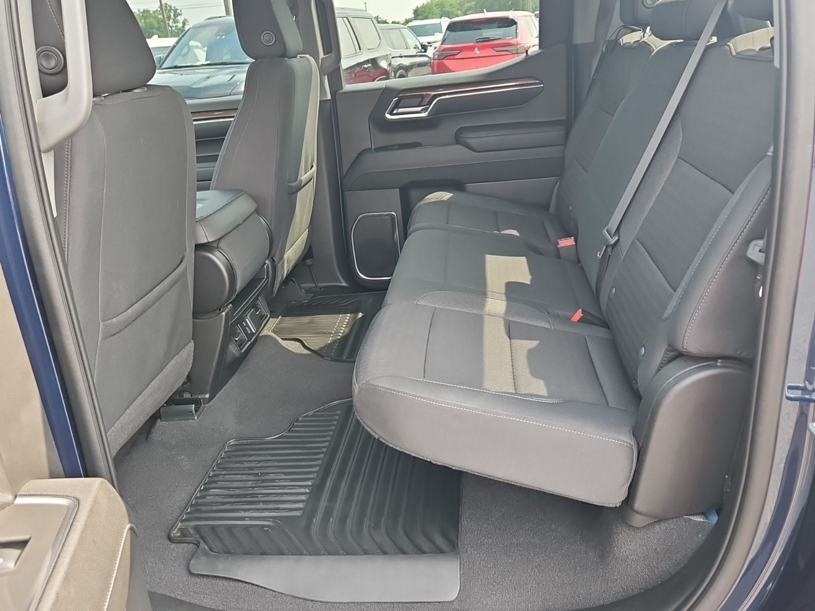 2023 Chevrolet Silverado 1500 4WD Crew Cab Short Bed LT with 2FL