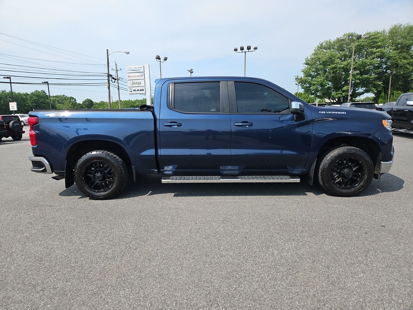 2023 Chevrolet Silverado 1500 4WD Crew Cab Short Bed LT with 2FL
