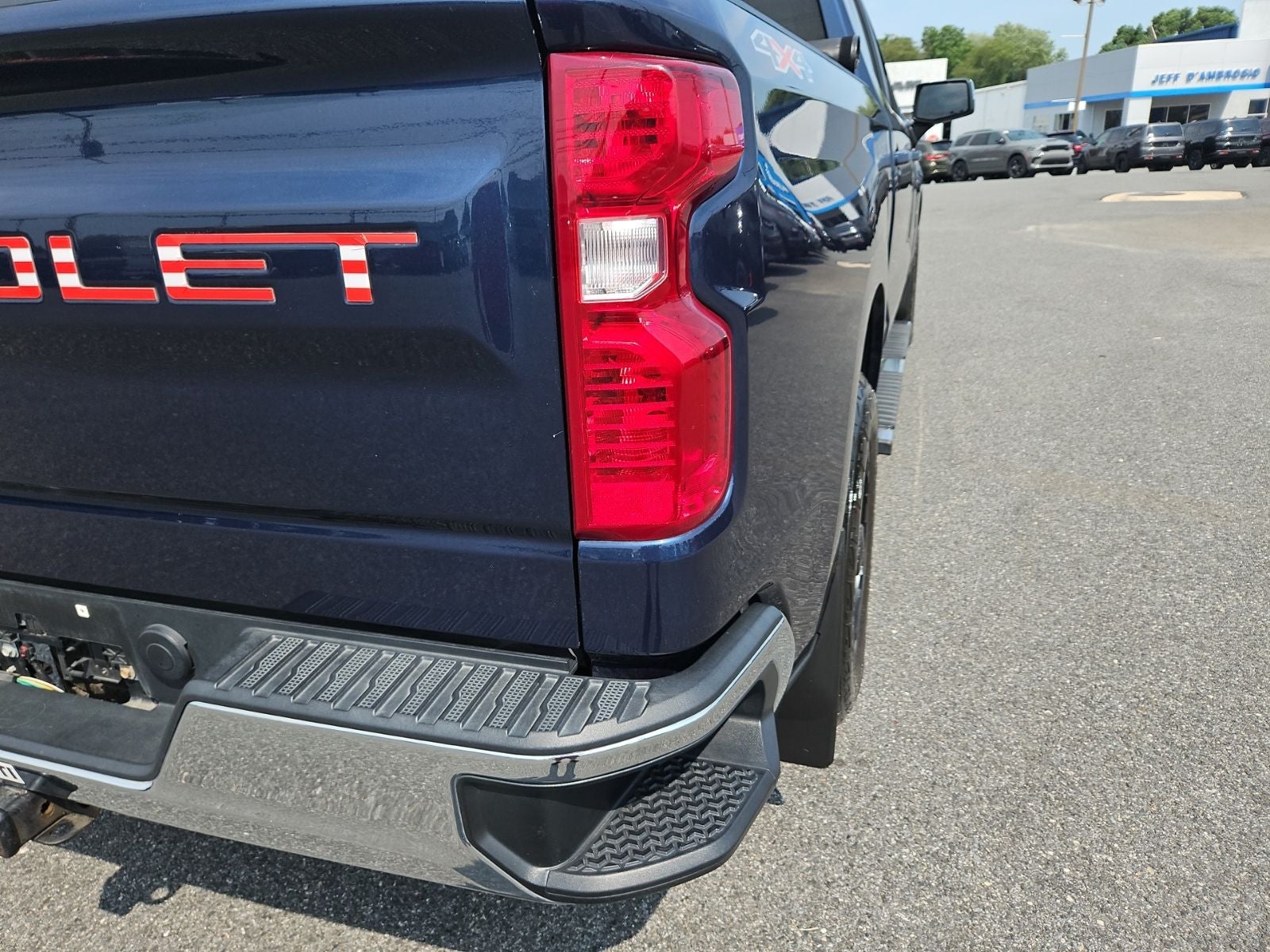 2023 Chevrolet Silverado 1500 4WD Crew Cab Short Bed LT with 2FL