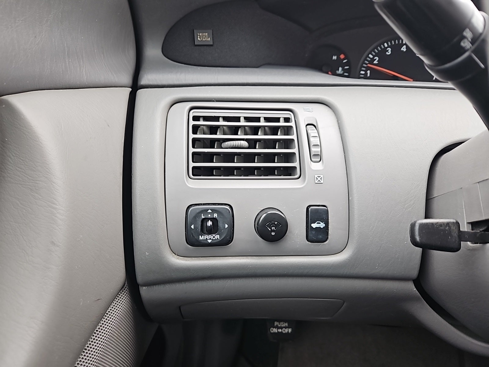 2003 Toyota Avalon Base