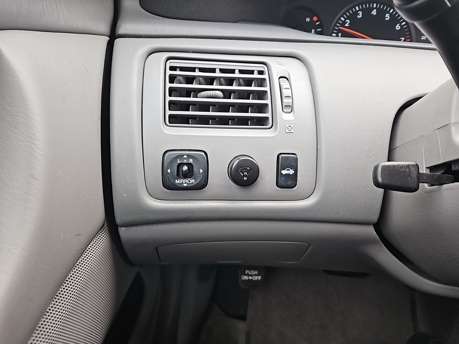 2003 Toyota Avalon Base