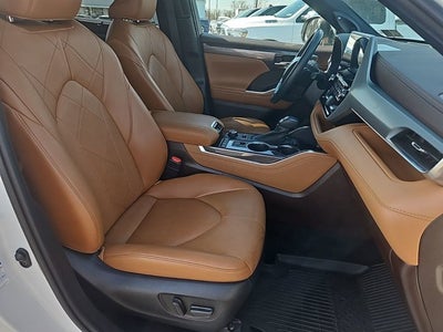 2022 Toyota Highlander Platinum