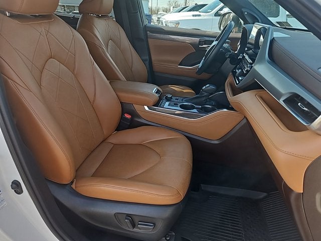 2022 Toyota Highlander Platinum