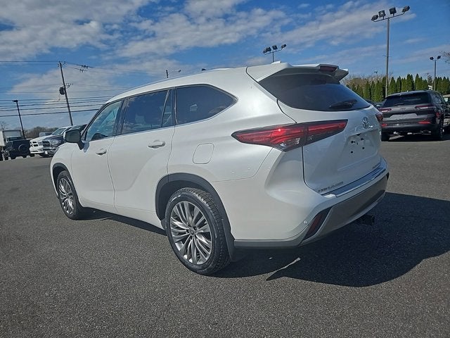 2022 Toyota Highlander Platinum