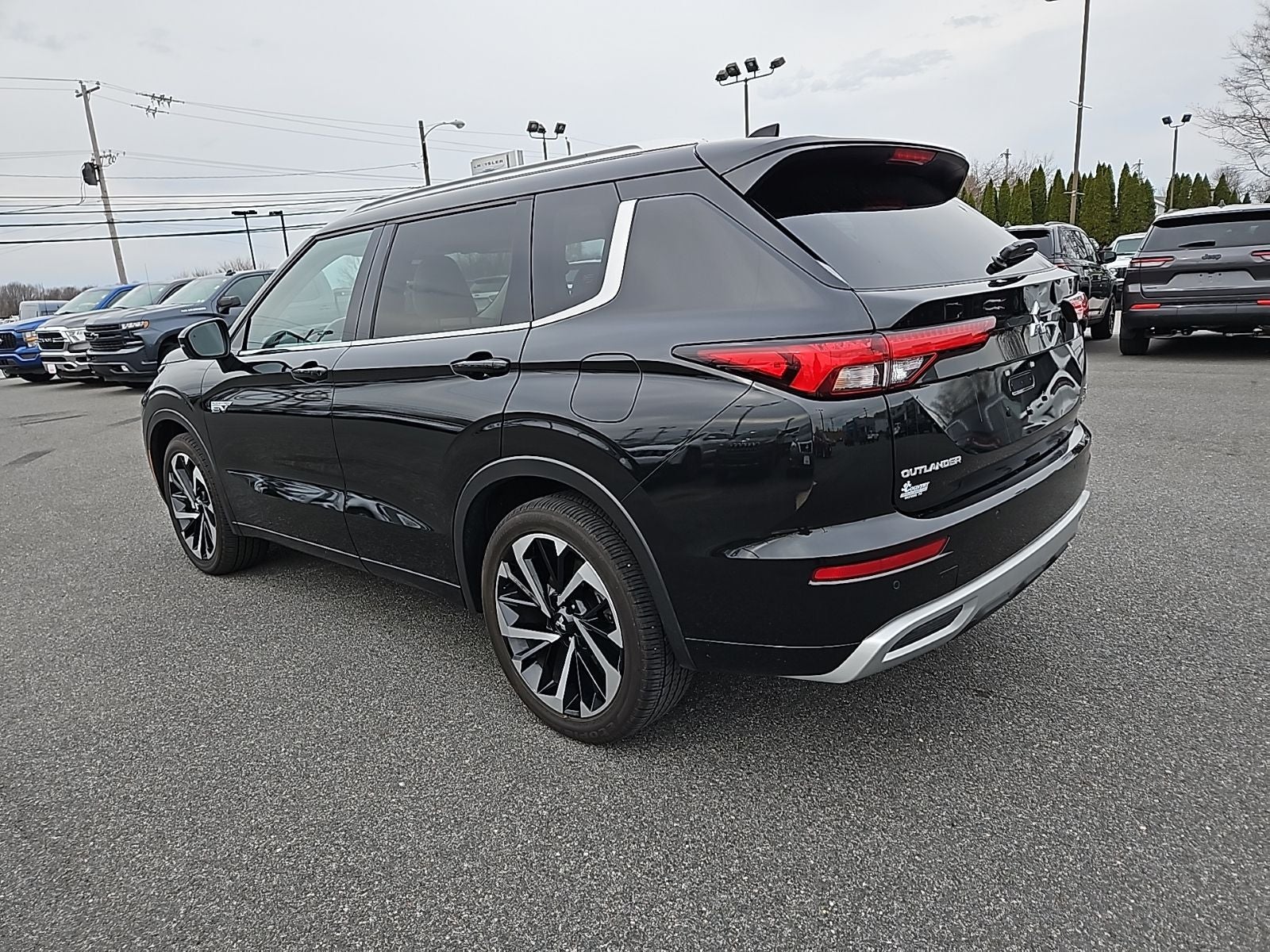 2025 Mitsubishi Outlander PHEV SEL S-AWC