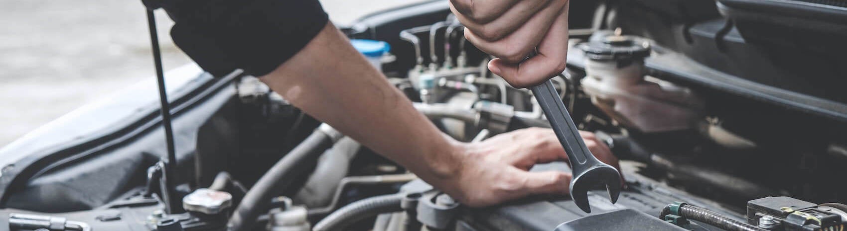 Hurricane 3.0L Twin-Turbo I-6 vs V8 HEMI